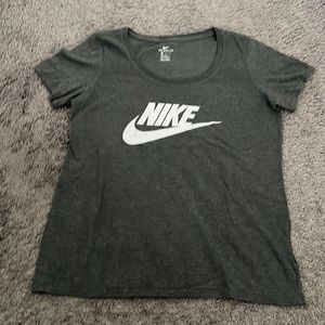 Nike t-shirt. Size:medium. Color: dark grey